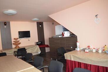 تختخواب و صبحانه Holdfényszállás