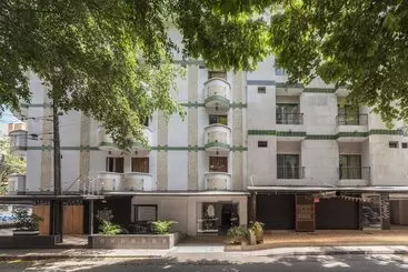 هتل Ayenda 1228 Balcones De La 70