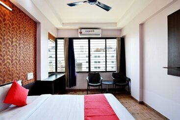Oyo 22643 Hotel Majestic Deluxe Lodging