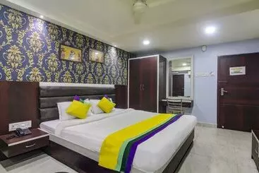 Hotel Itsy By Treebo Golden Fiesta