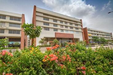 בית מלון כפרי Siara Styles Amba Suites, Gandhinagar