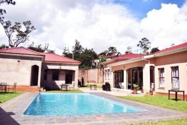 פנסיון Wadonda Suites