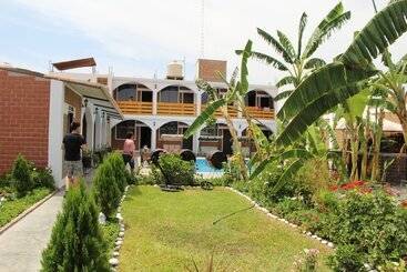 هتل Huacachina Desert House