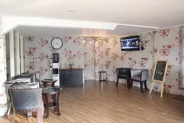 Majatalo Reddoorz Near Pelabuhan Tanjung Perak 2 Surabaya