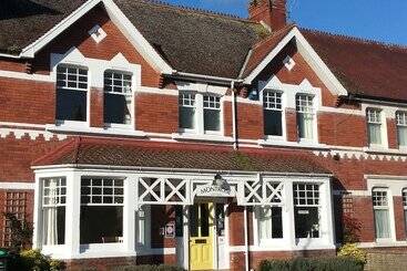 Pensione Montrose Guest House