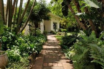 צימר Mtuba Manor Guest House