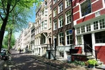 Majatalo 1637: Historic Canal View Suites