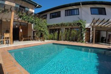 پانسیون Nai'a Suites