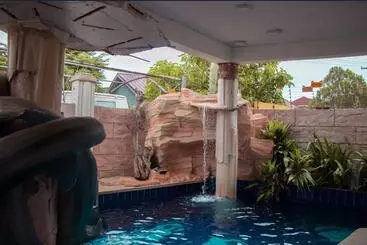 Hotel Hg Palace Lodge