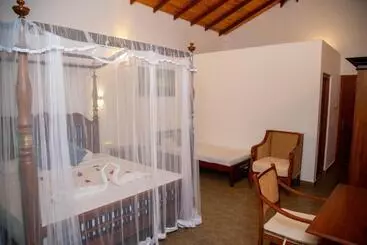Bed and Breakfast Laluna Eco Resort Pvt Ltd