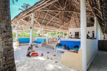 Hostel New Teddy's On The Beach