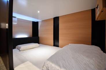 Grandouce Otorii I   Hostel, Caters To Men