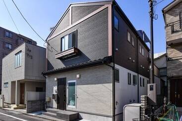 Grandouce Otorii I   Hostel, Caters To Men