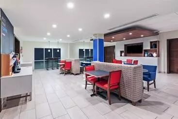 Hotel Holiday Inn Express & Suites Junction, An Ihg