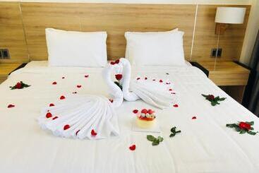 هتل Lily Apartment