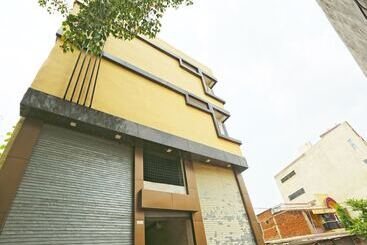 Oyo 16472 Hotel Shree Balram International