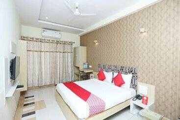 Oyo 16472 Hotel Shree Balram International