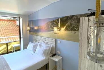 پانسیون By The Beach