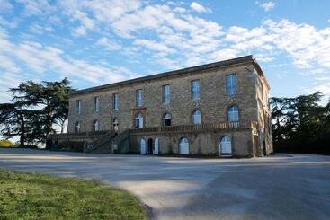 Hotel Château De Tauzies, The Originals Relais