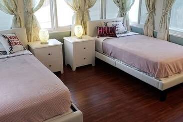 تختخواب و صبحانه Mystayla