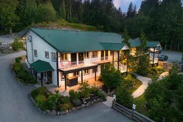 Hotel West Coast Trail Lodge
