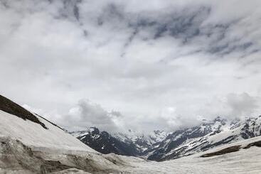 Winterfell The Stay, Unique River Front Resort