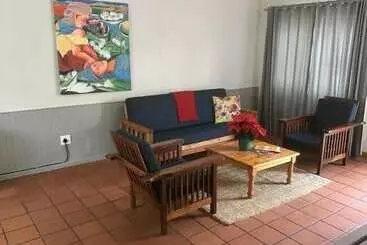 تختخواب و صبحانه Rocky Shore Guesthouse