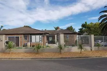 ベッドアンドブレックファースト 7pillars Self Catering