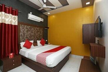 Hotel Oyo 18346 Glorify Stay2