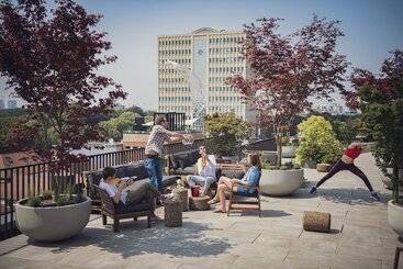 هاستل Yust Antwerp