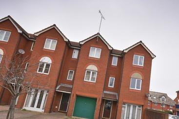 بنسيون Town Or Country  Captains House