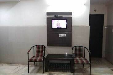 Отель O Sai National