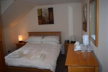 Ostello Cheers Cafe Bar & Tavern