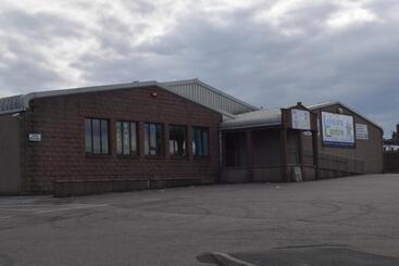 Retkeilymaja Cheers Cafe Bar & Tavern