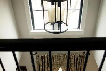 Bed and Breakfast Black Lantern Inn