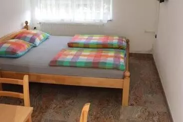 تختخواب و صبحانه Rooms & Apartment Jozić