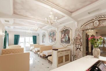 هتل آپارتمان Triumph