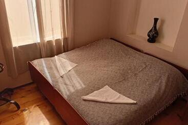 پانسیون Mero House