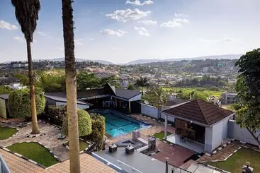 Pensiune Poolside View Guest House