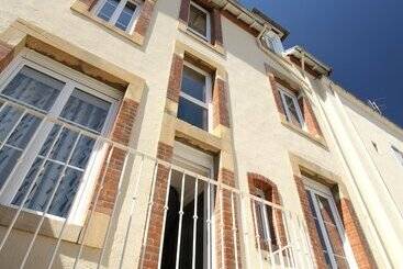 پانسیون Le Clos Des Etoiles