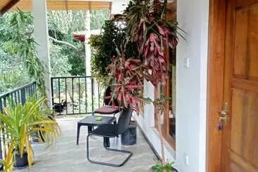 ホテル Kithmi Resort