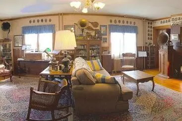 Old Iron Inn Bed And Breakfast