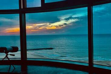 Luxurious Beach Apartment