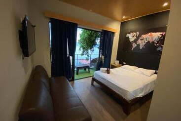 پانسیون Captain Morgan Hostel Lake Coatepeque