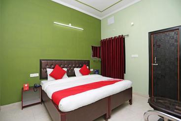 Oyo 10827 Hotel Dev Bhoomi