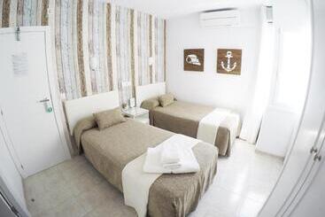 بنسيون Hostal Del Mar