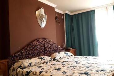 بنسيون Hostal Medievo