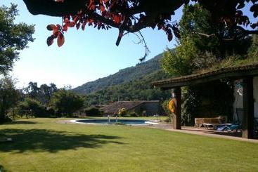 Отель Hostal Rural Masia El Buxaus Montseny