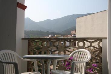 پانسیون Hostal La Florida