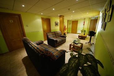 بنسيون Hostal Restaurante El Surtidor